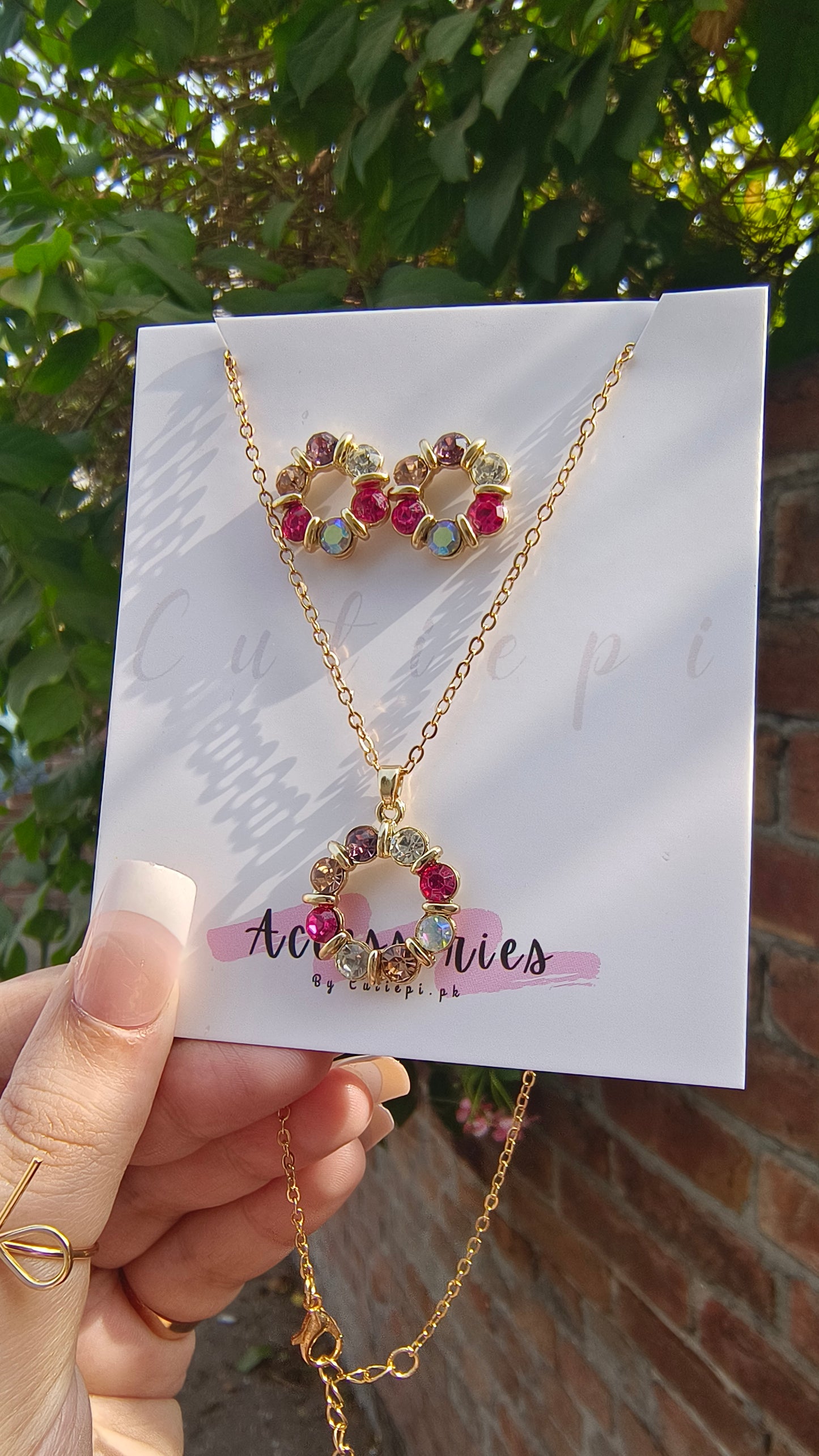 🌸 Chic Floral Jewelry Set - Necklace & Earrings