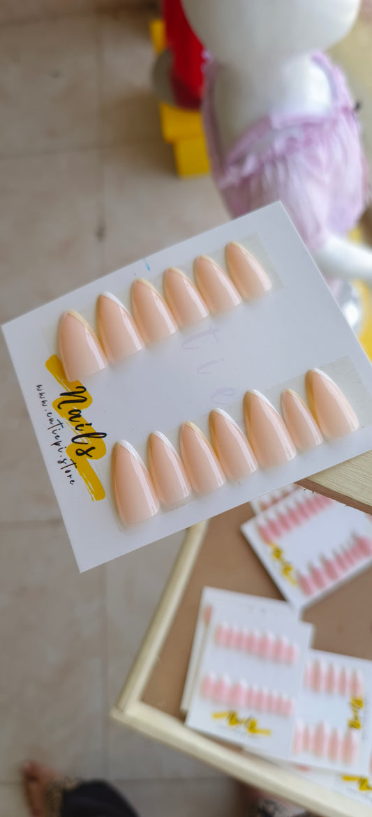 Vogue V-Tips – 24pcs French nail set with Application Kit