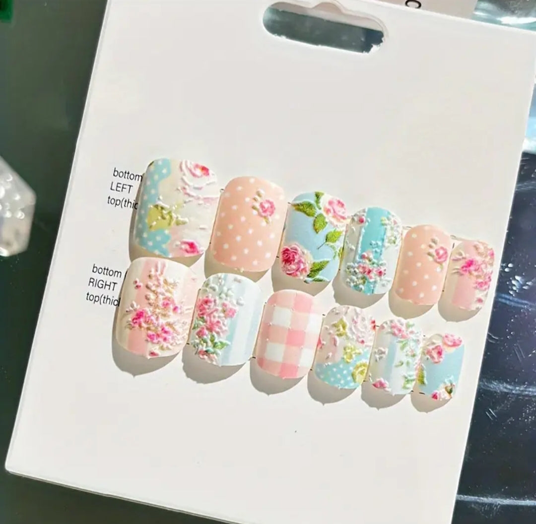 Floral Beauty- 12 pcs 3d matte nails with application kit