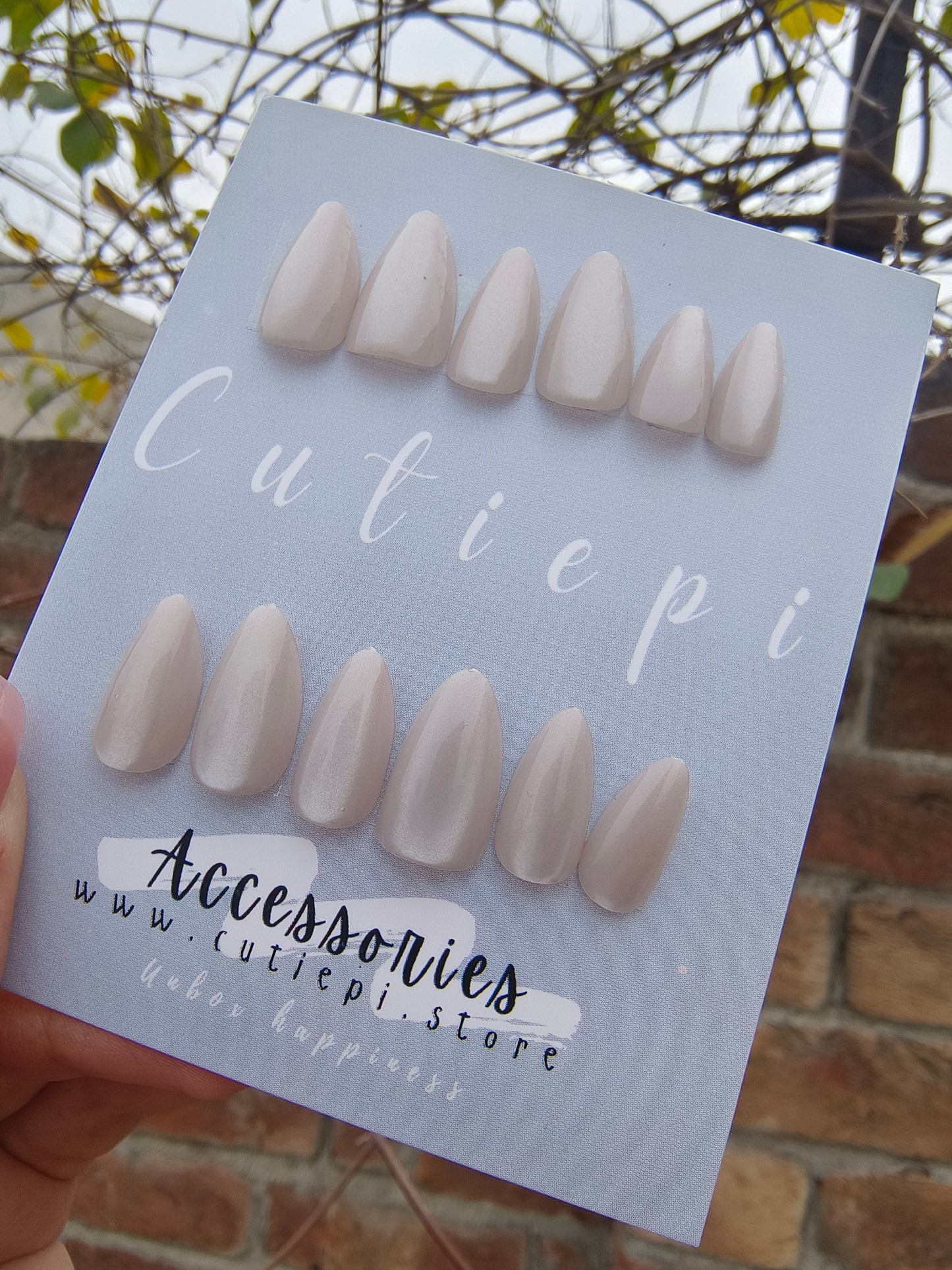 Mocha Mist – 24pcs Brownish Grey Cat Eye Nails with Application Kit