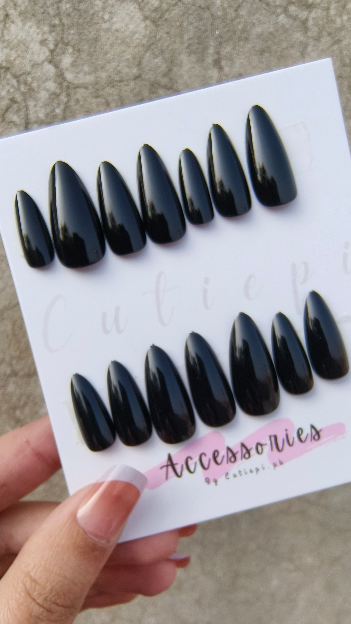 Sleek Glossy Black Nail Set with Application Kit" 24pcs nails