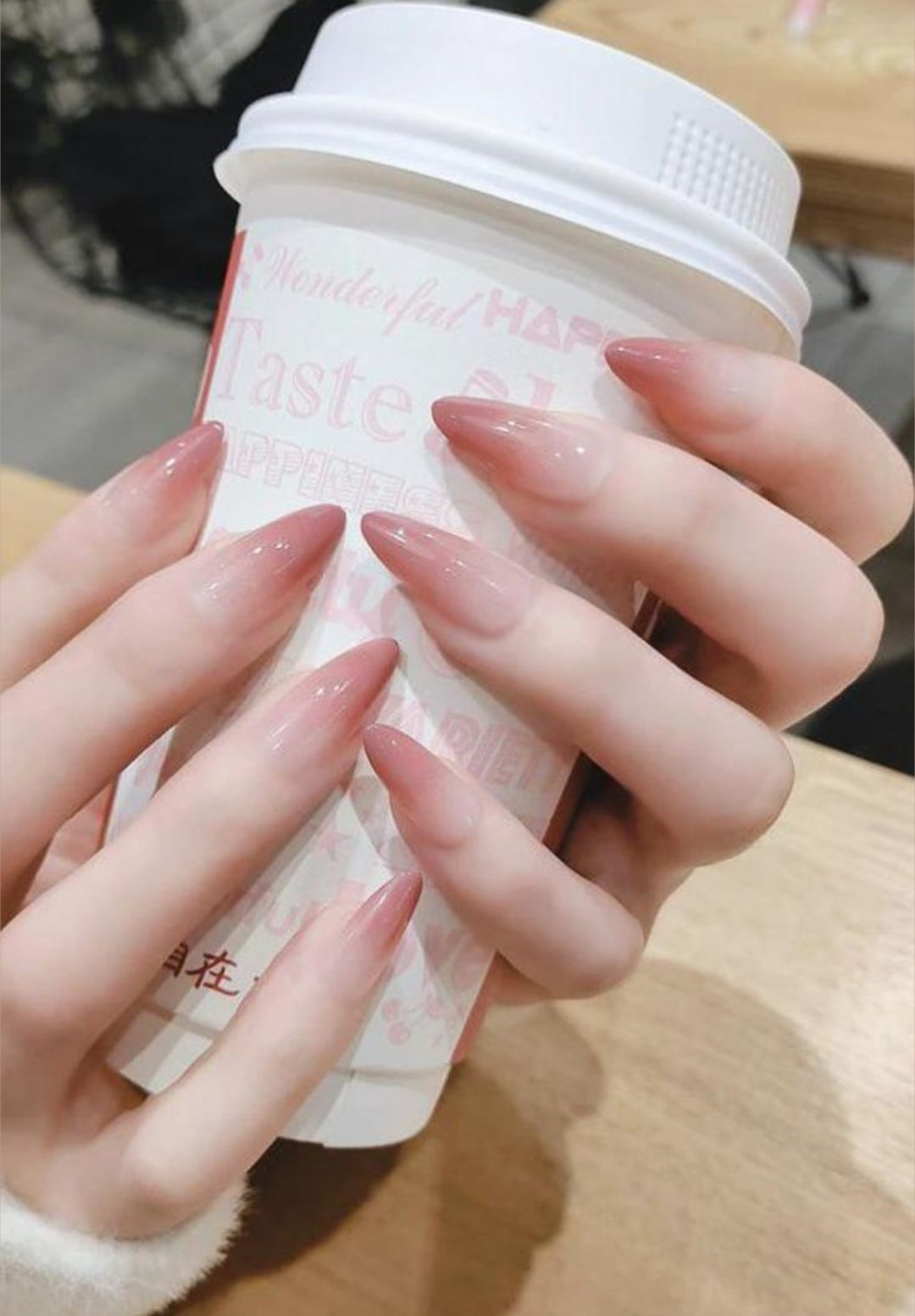 Routine Glow-20 pcs ombre nails with Application Kit