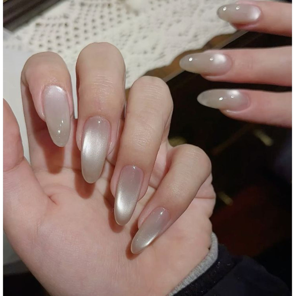 Gold Elegance- Premium Cat Eye Nails with Application Kit