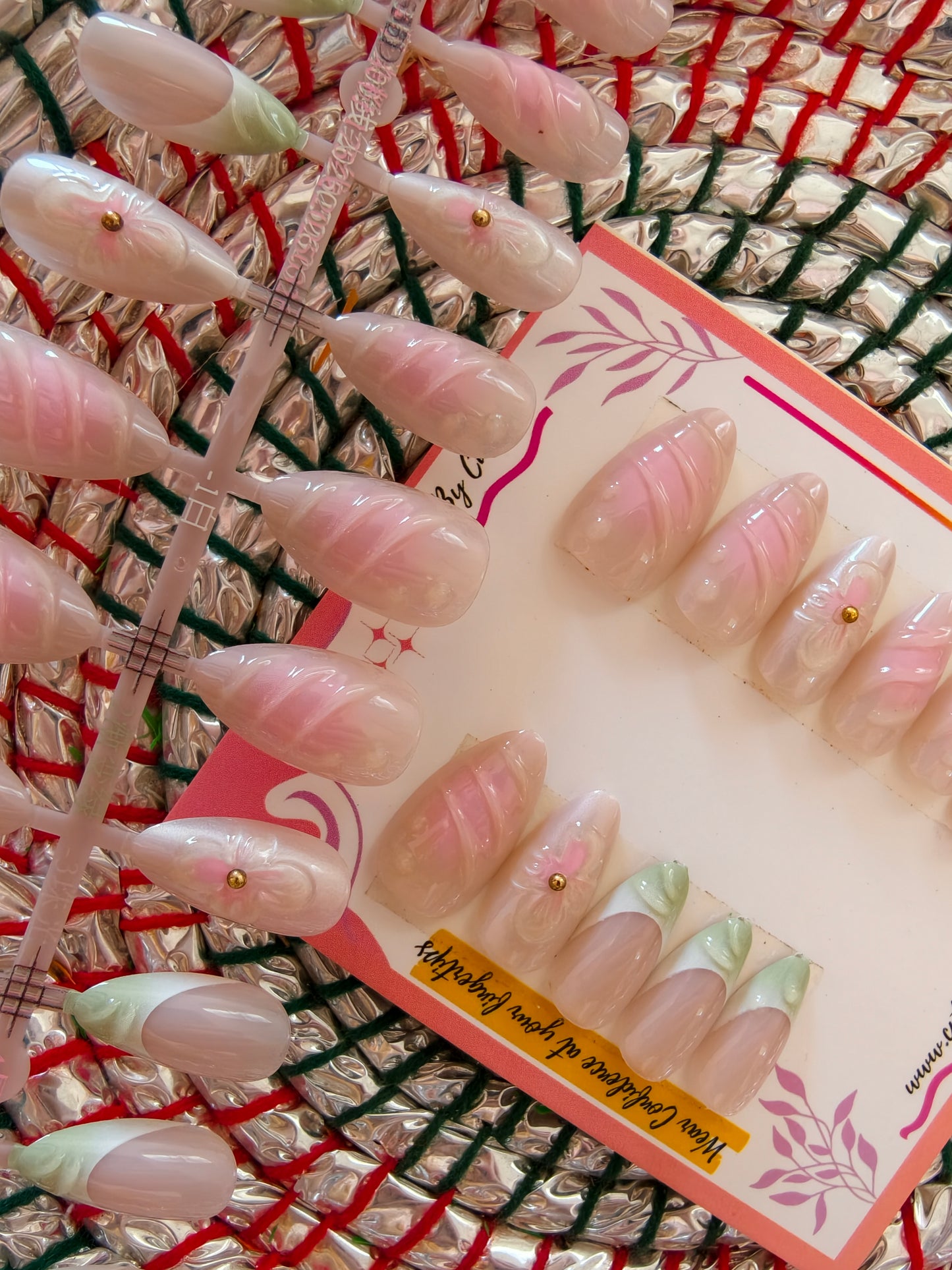 Display Land- Premium handmdae nails with Application kit