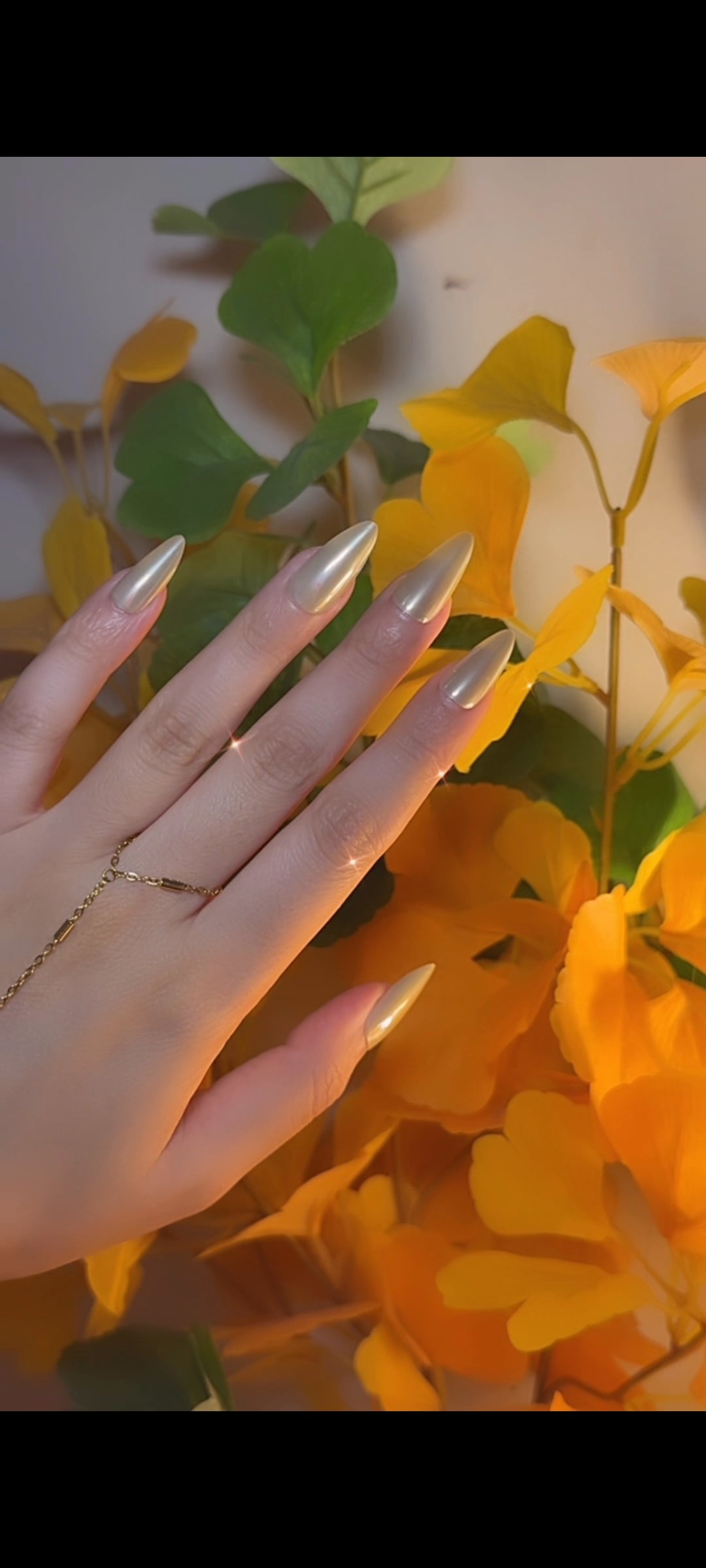 Stainless Steel Handchain + 15pcs glam nails with Application Kit