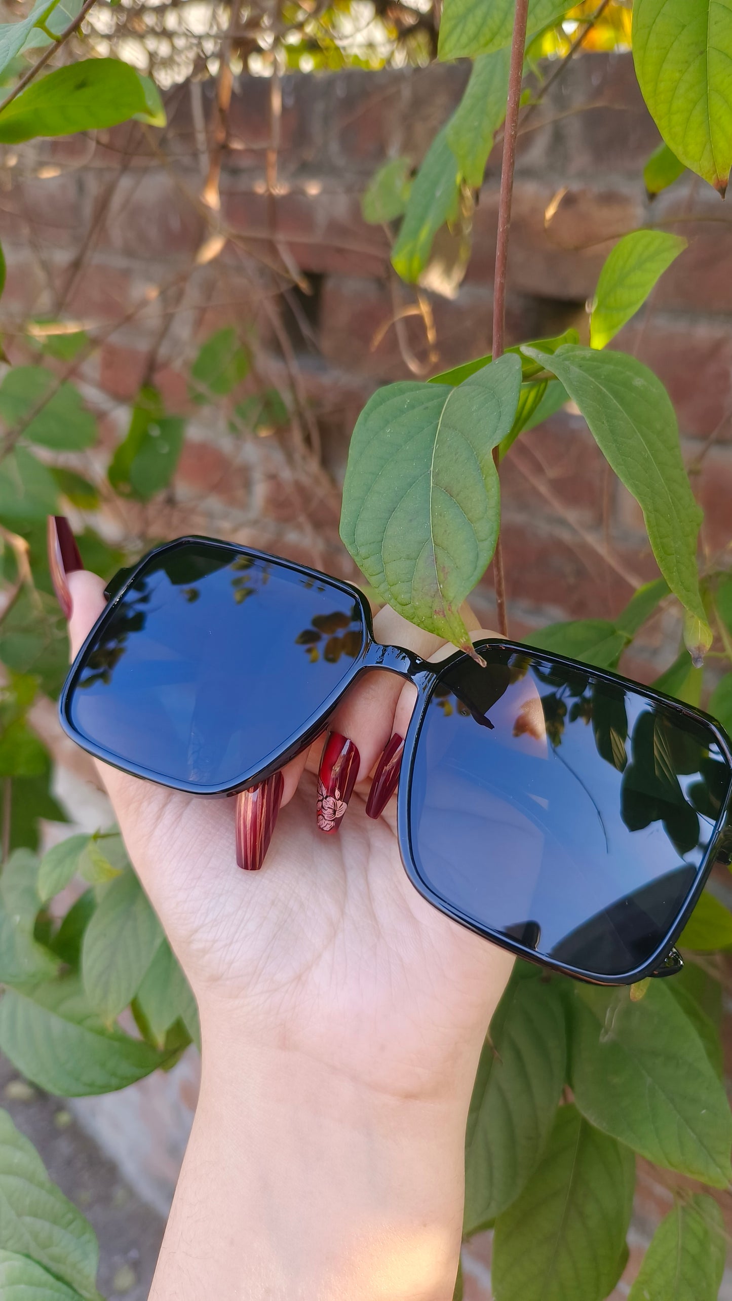 Modern Wide-Frame Glasses – Minimalist & Durable