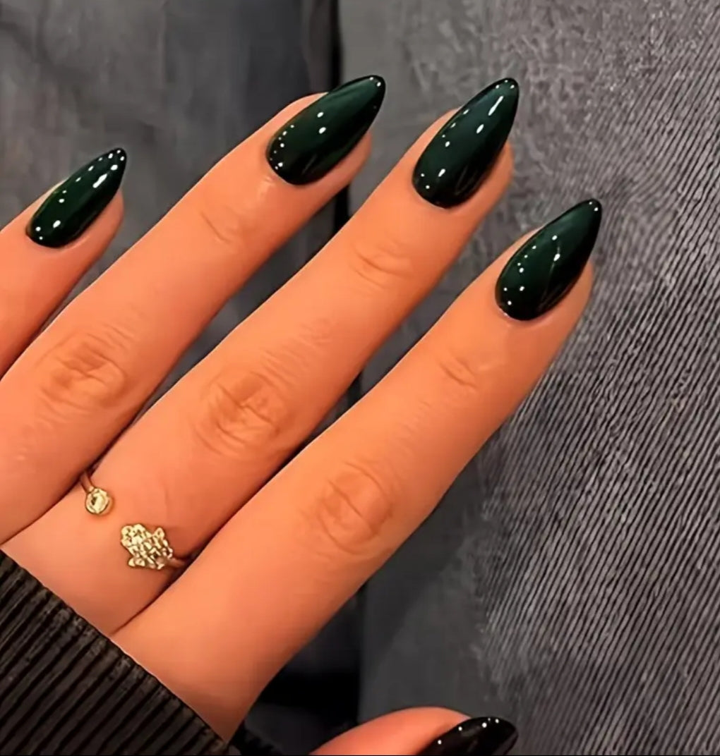 Emerald Glow-  24 pcs trendy cat eye nails with application kit