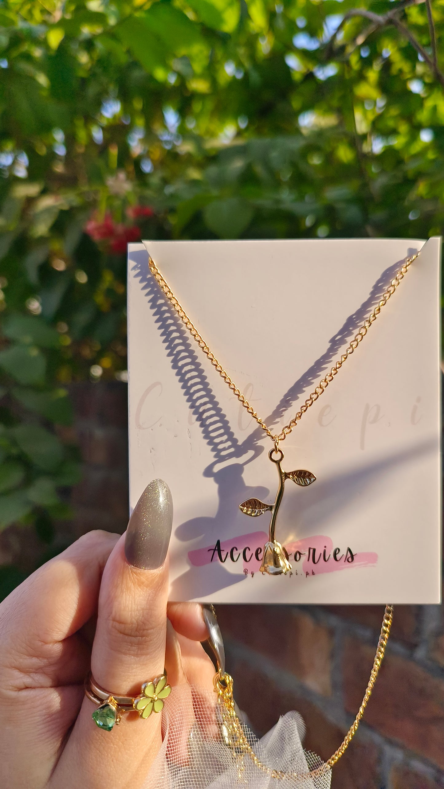 "Creative Rose Flower Pendant Necklace – Unique Niche Design"