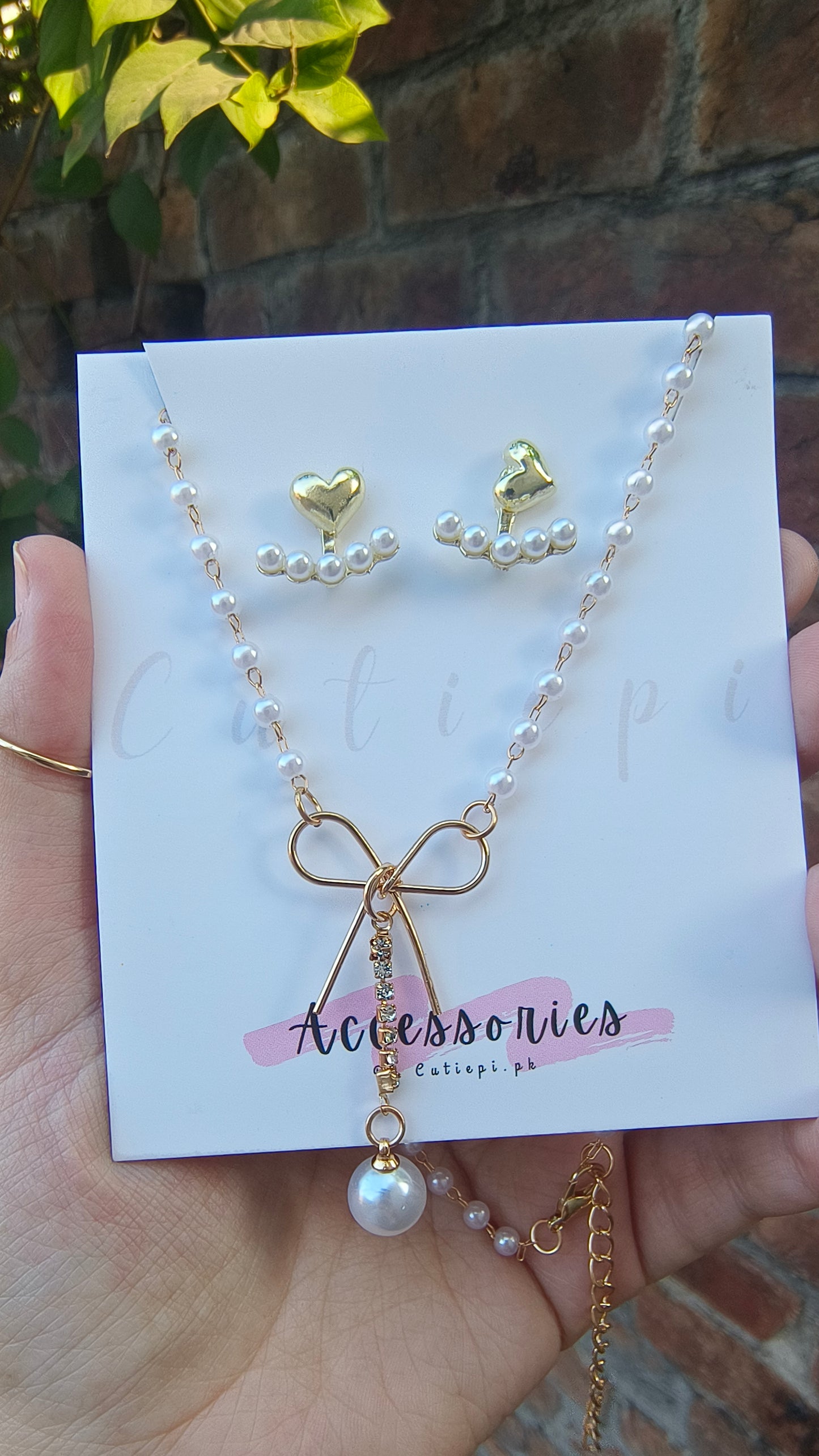 Clearance Deal - 5 random pendents (advance payment only)