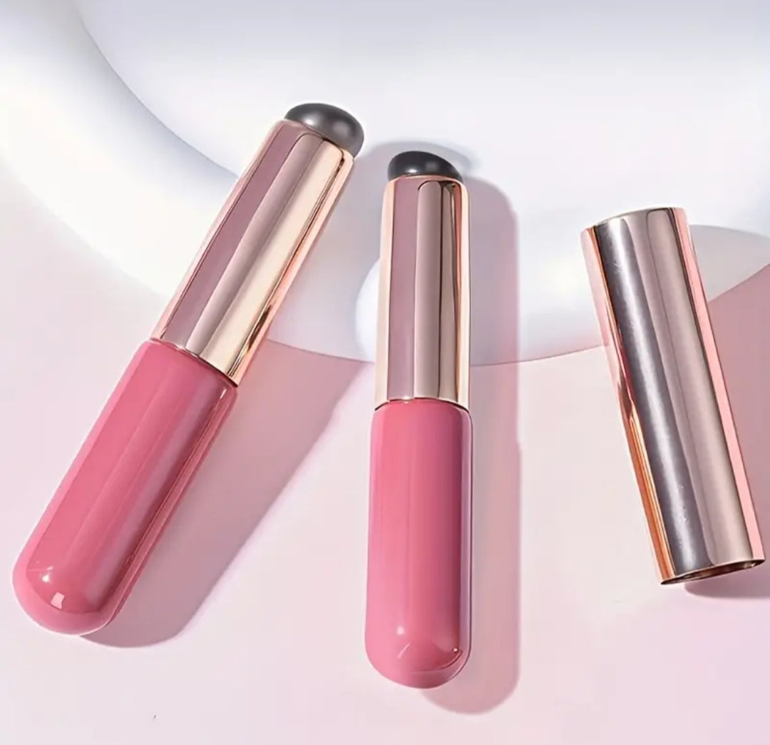 Portable Silicone Lip Brush  - Mini Makeup Essential