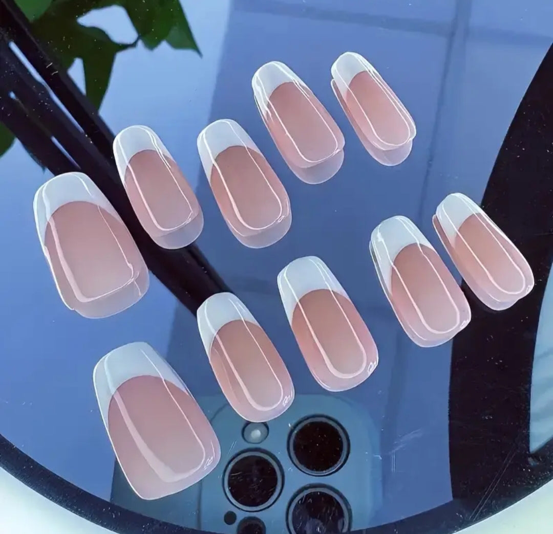 French Elegance - 24pcs nail set with Application kit