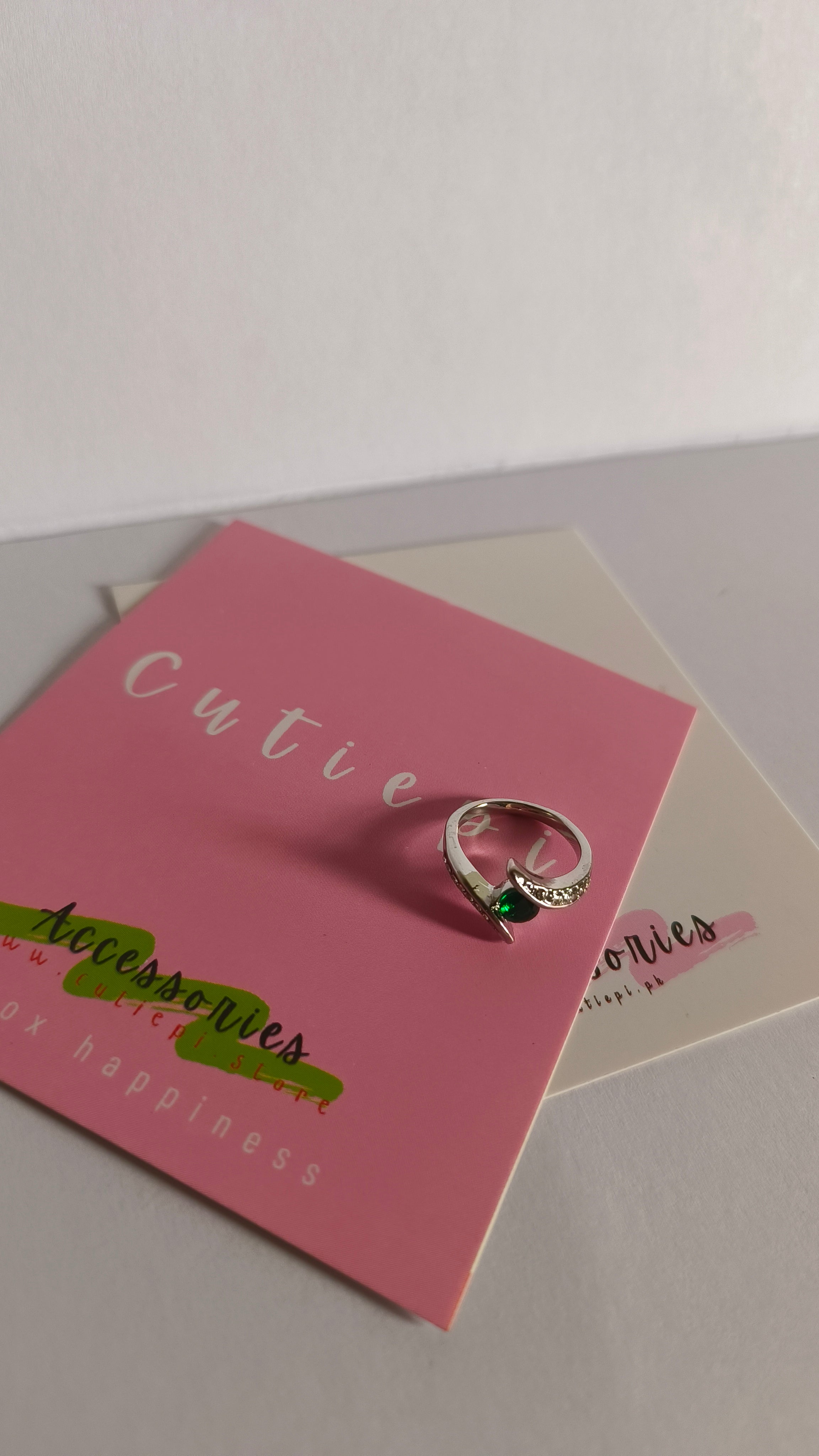 Elegant Green Zircon Silver Ring – Dazzling and Timeless Design