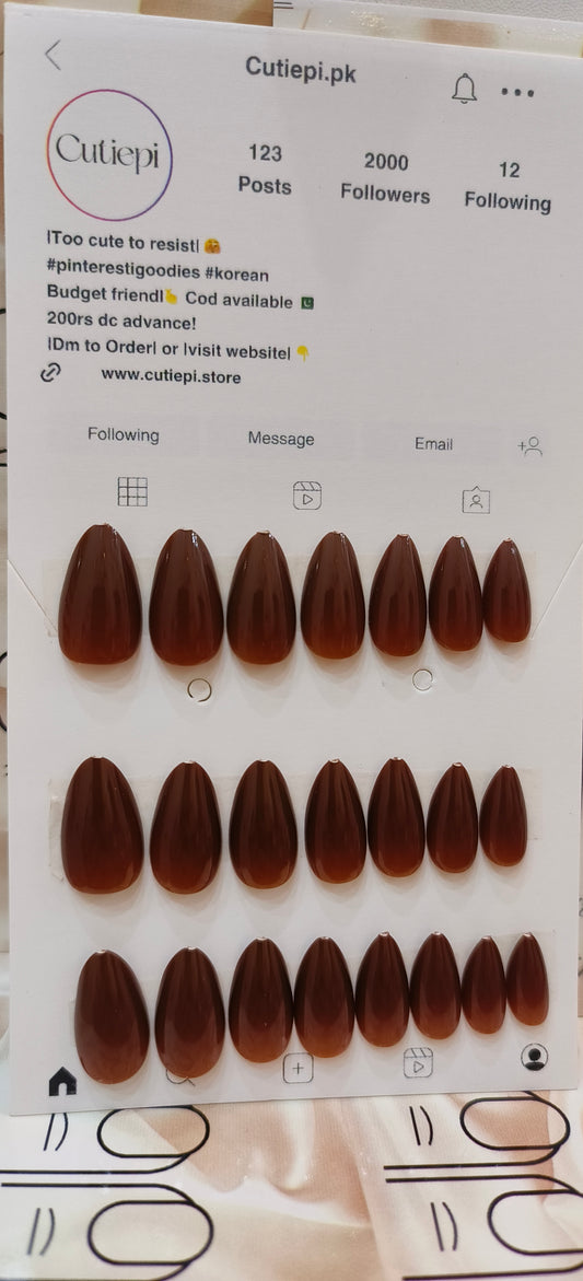 Cocoa Crown – 30pcs Short Almond Nail Set with Application Kit