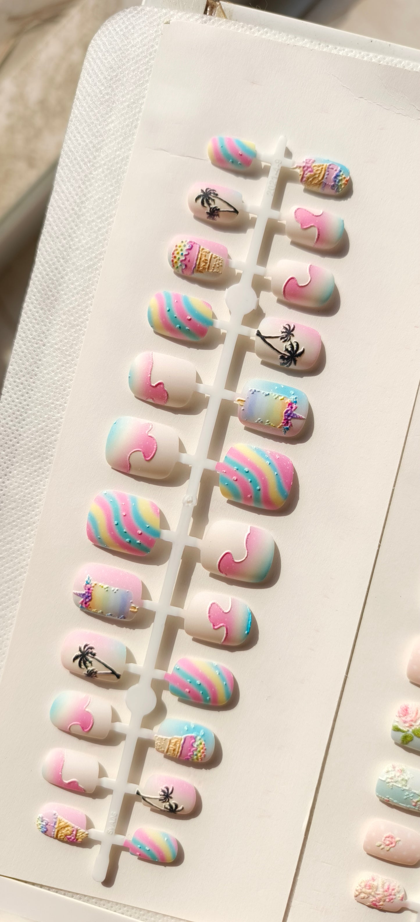 Island Pop – 3D nails 24pcs with Application Kit 🌴🌈
