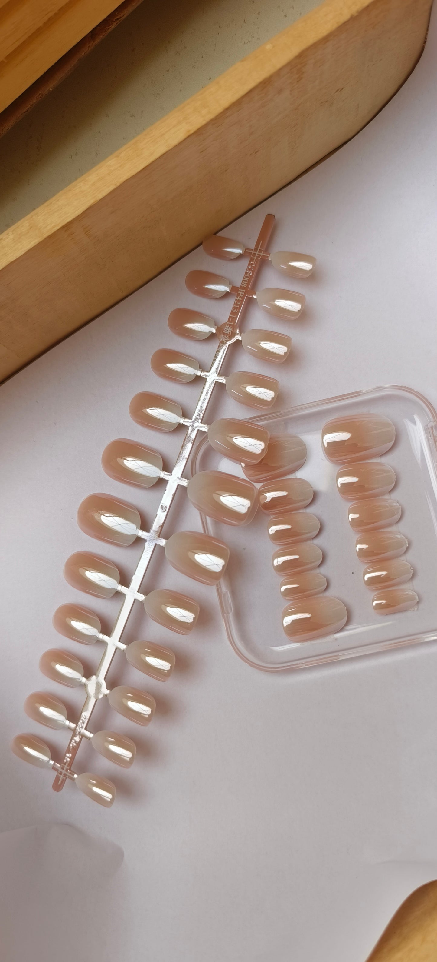Ombre Shine-Premium Handmade Gel Nails with Application Kit (Luxury Edition)