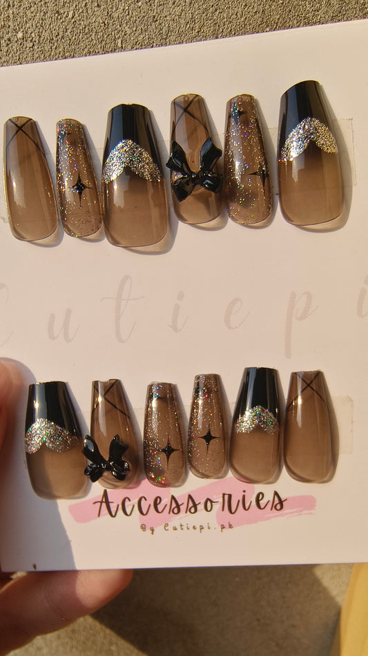 Shimmery Gold & Black Bow Nail Set – Elegant & Glamorous"