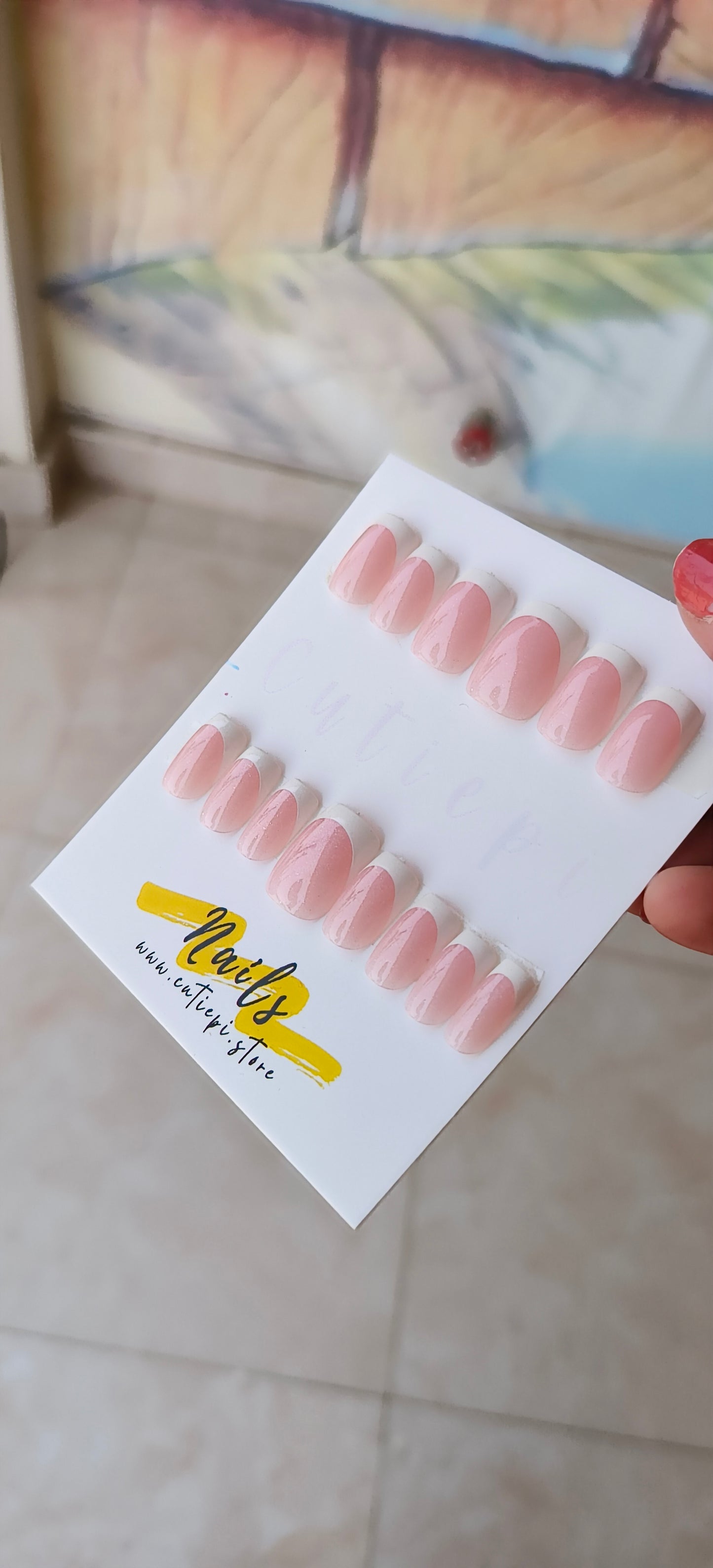 Glitter Tips – 15pcs Cat eye french nail set with Application Kit