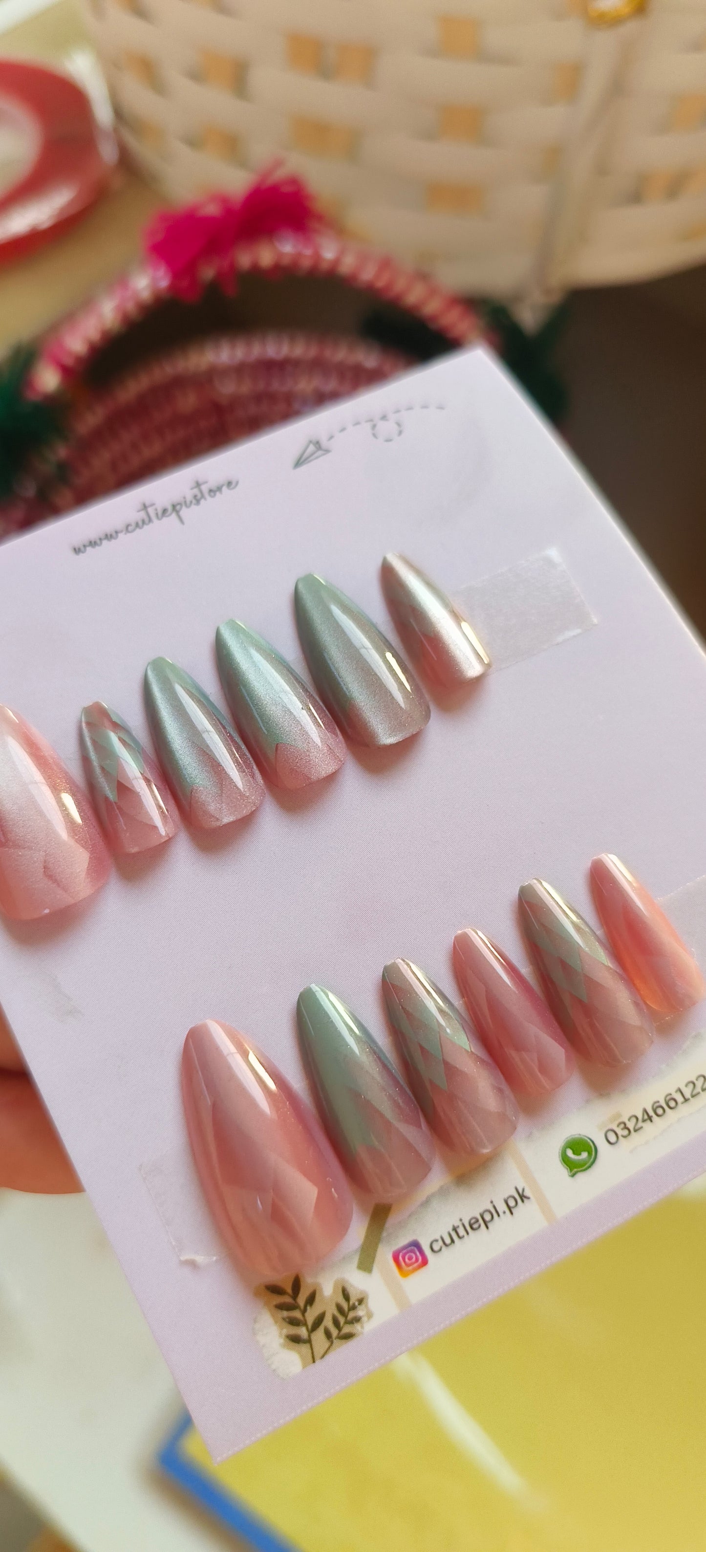 Royal Dream- 12 pcs luxury cat eye nails with application kit