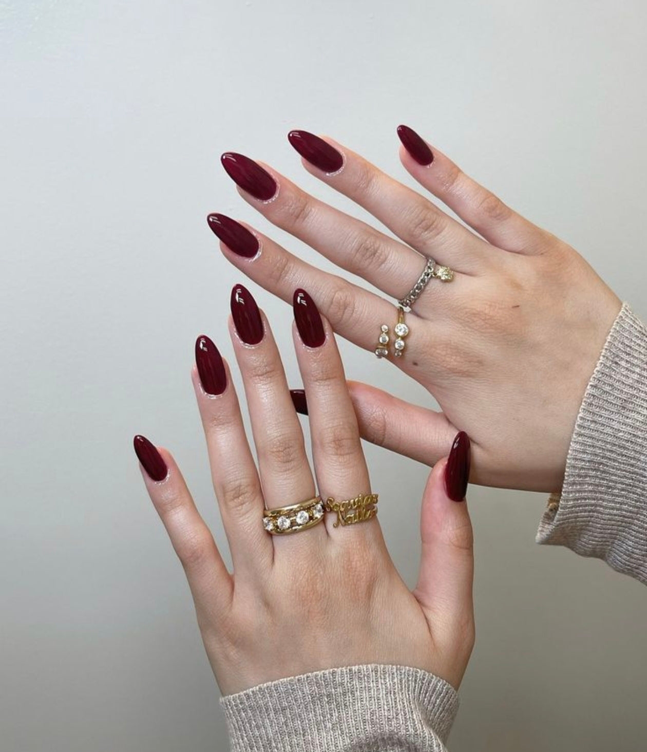 Confident Girl- 20 pcs Cherry Red Nails with Application Kit