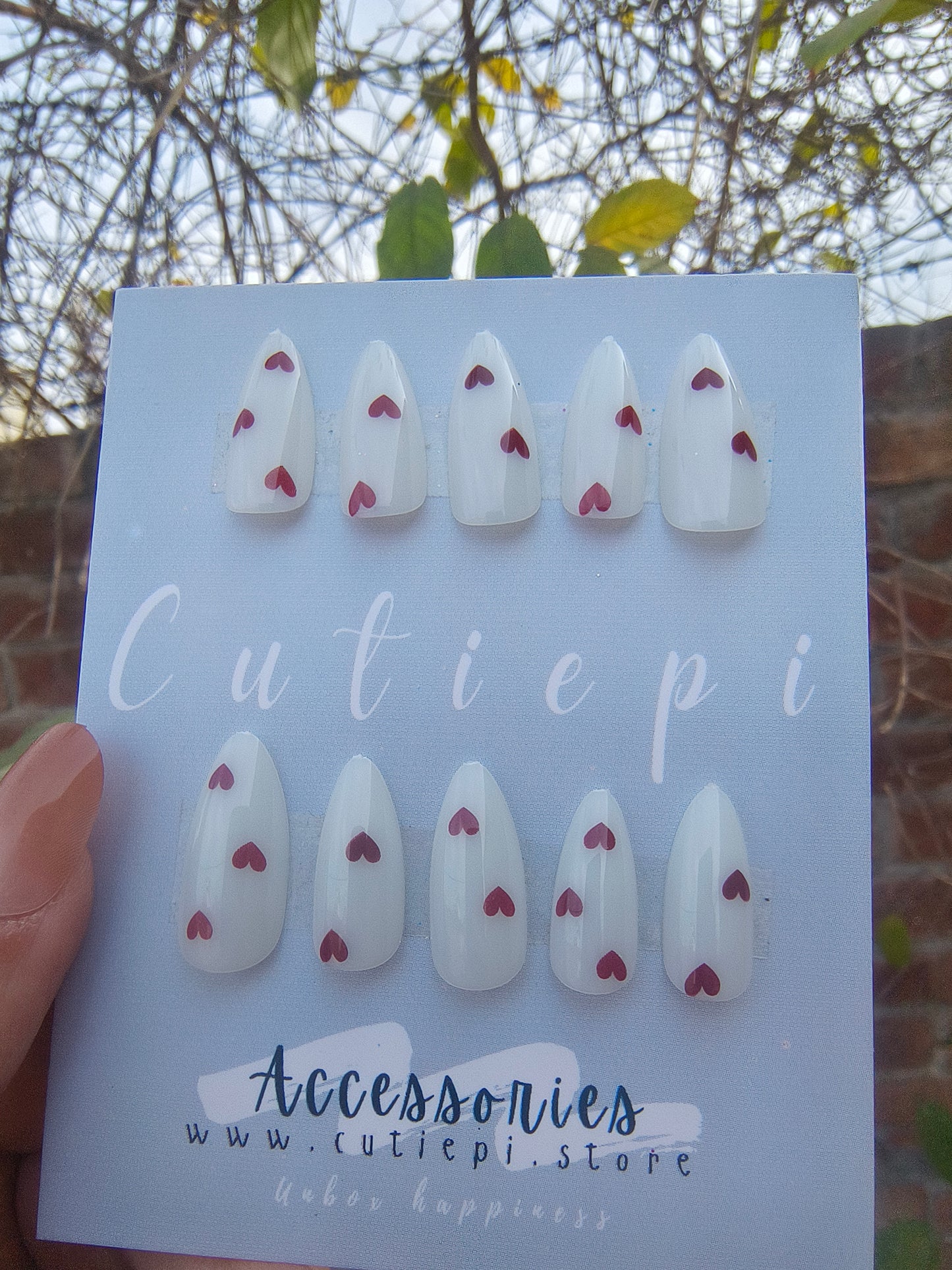 Sweetheart Touch – 24pcs White Almond Nails with Tiny Red Hearts & Application Kit