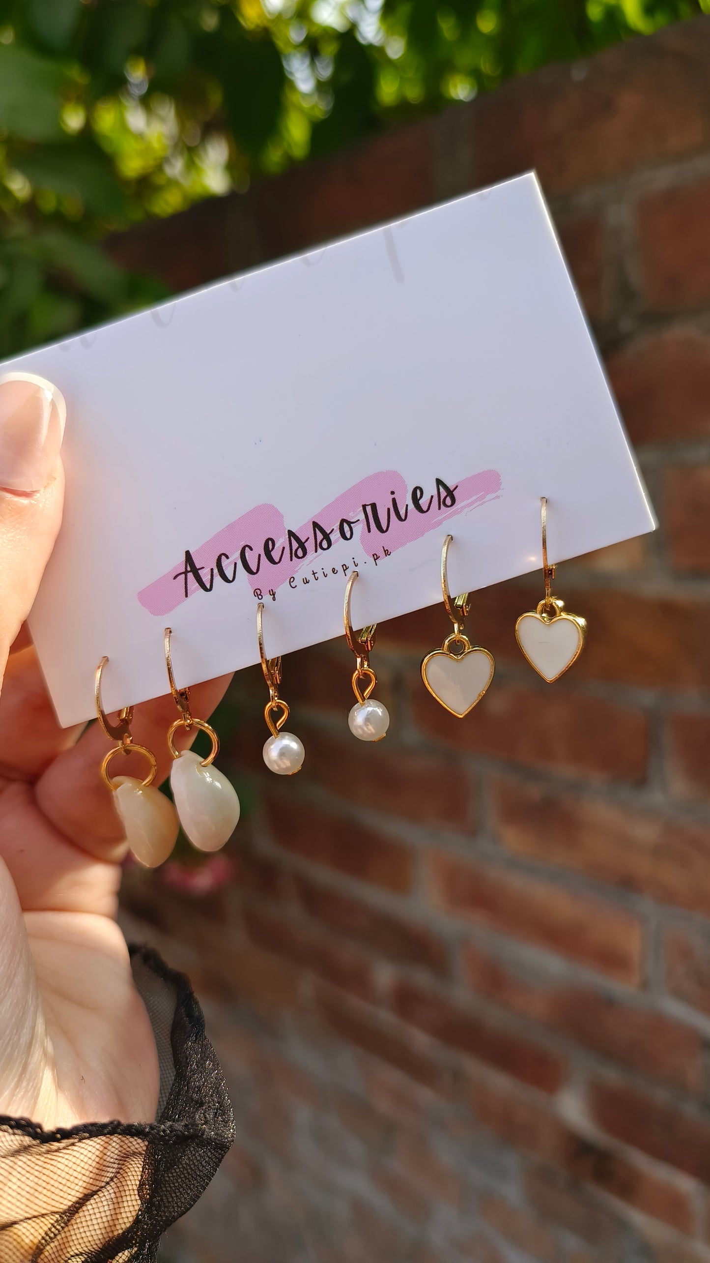 Shell & Heart Earrings – Minimalist & Cute Jewelry for Daily Wear