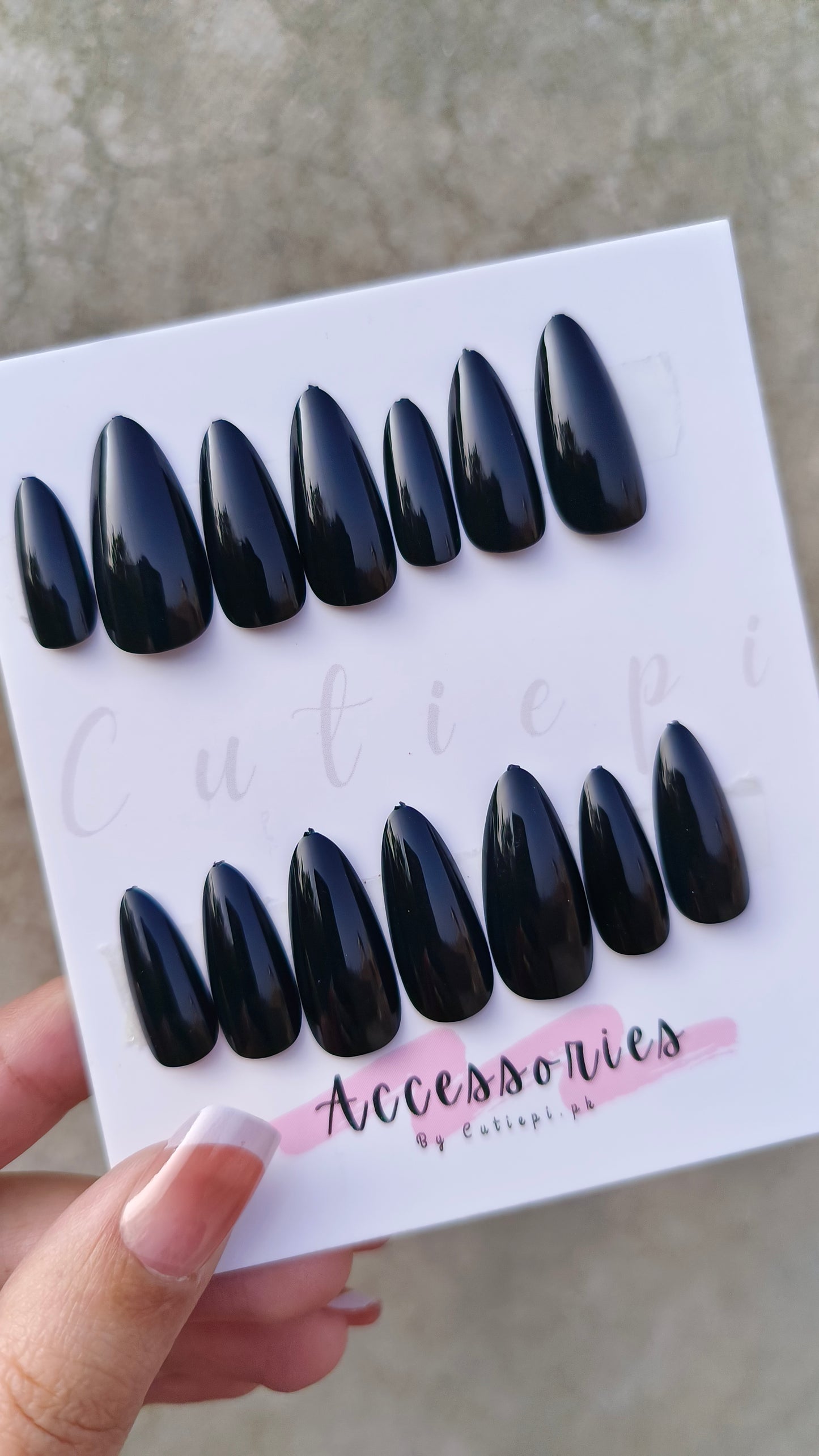 Sleek Glossy Black Nail Set with Application Kit" 24pcs nails