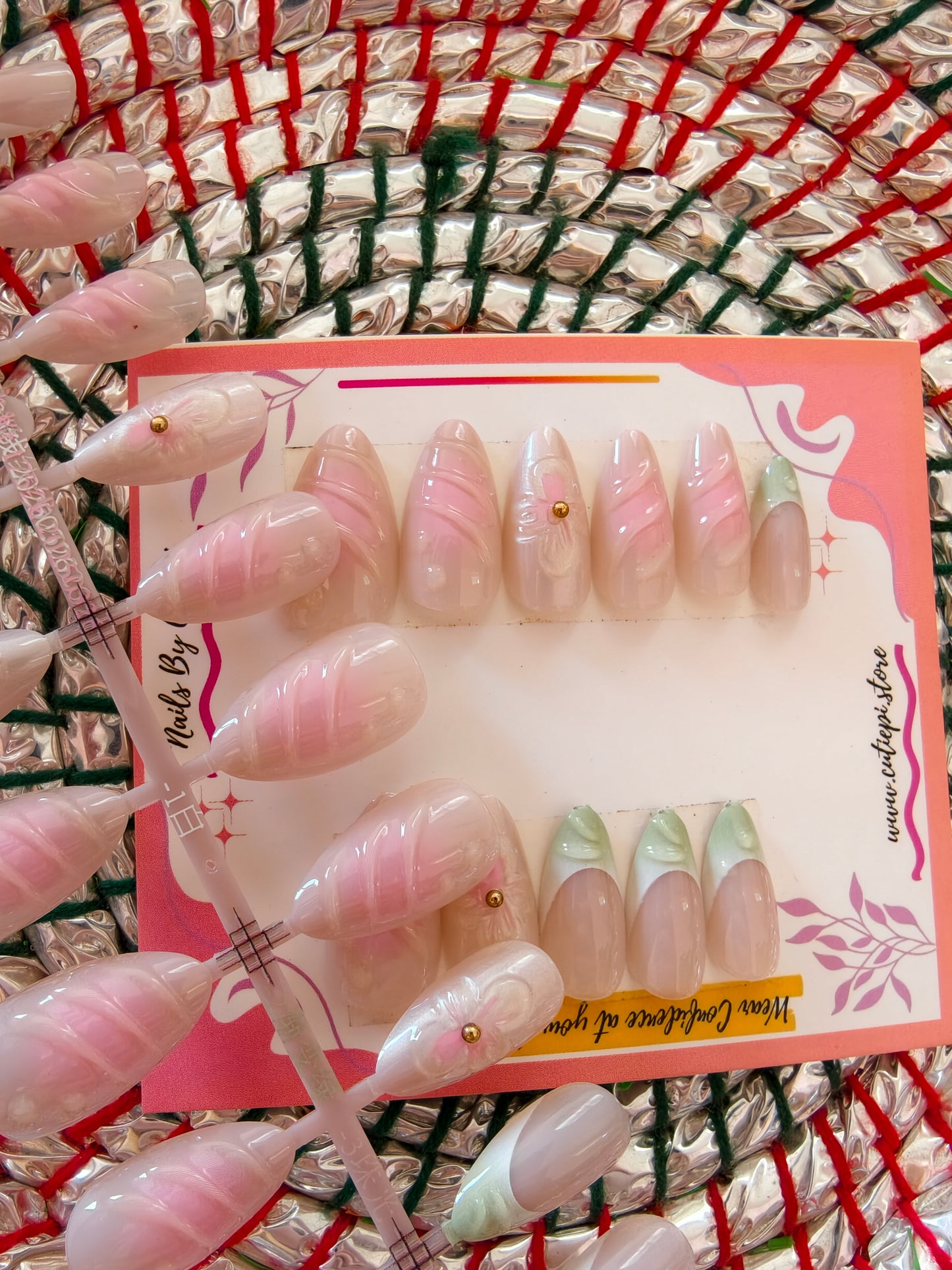 Display Land- Premium handmdae nails with Application kit