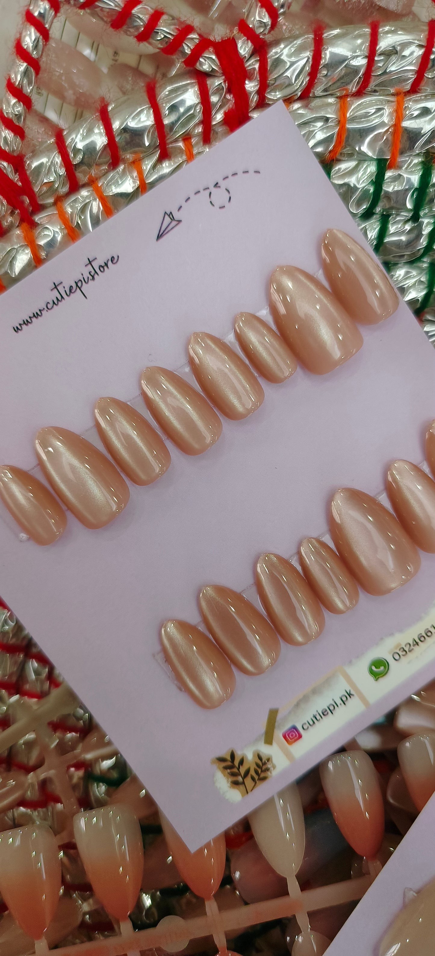 Caramel Glow-15pcs Gel based Cat eye nails with Application kit