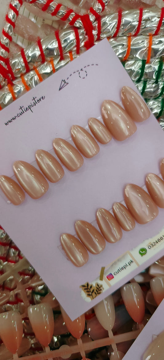 Caramel Glow-15pcs Gel based Cat eye nails with Application kit