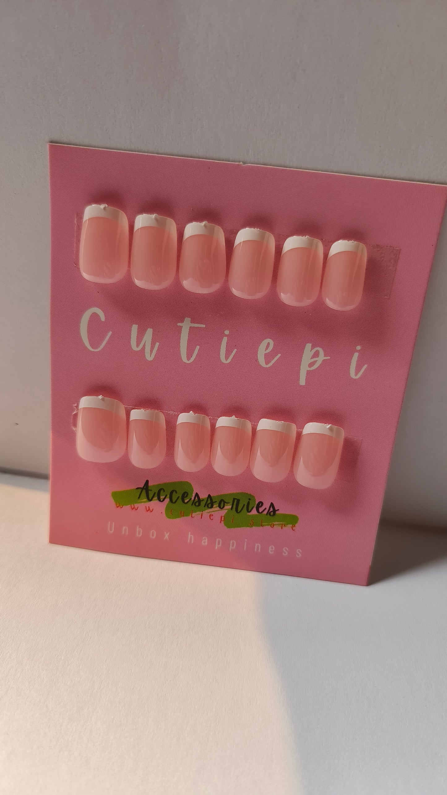 24pcs Medium French Tip Nails – Classic & Chic