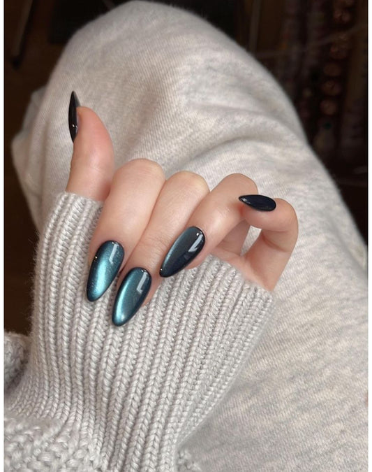 Glam Green- 12 pcs Cat eye Nails with application kit