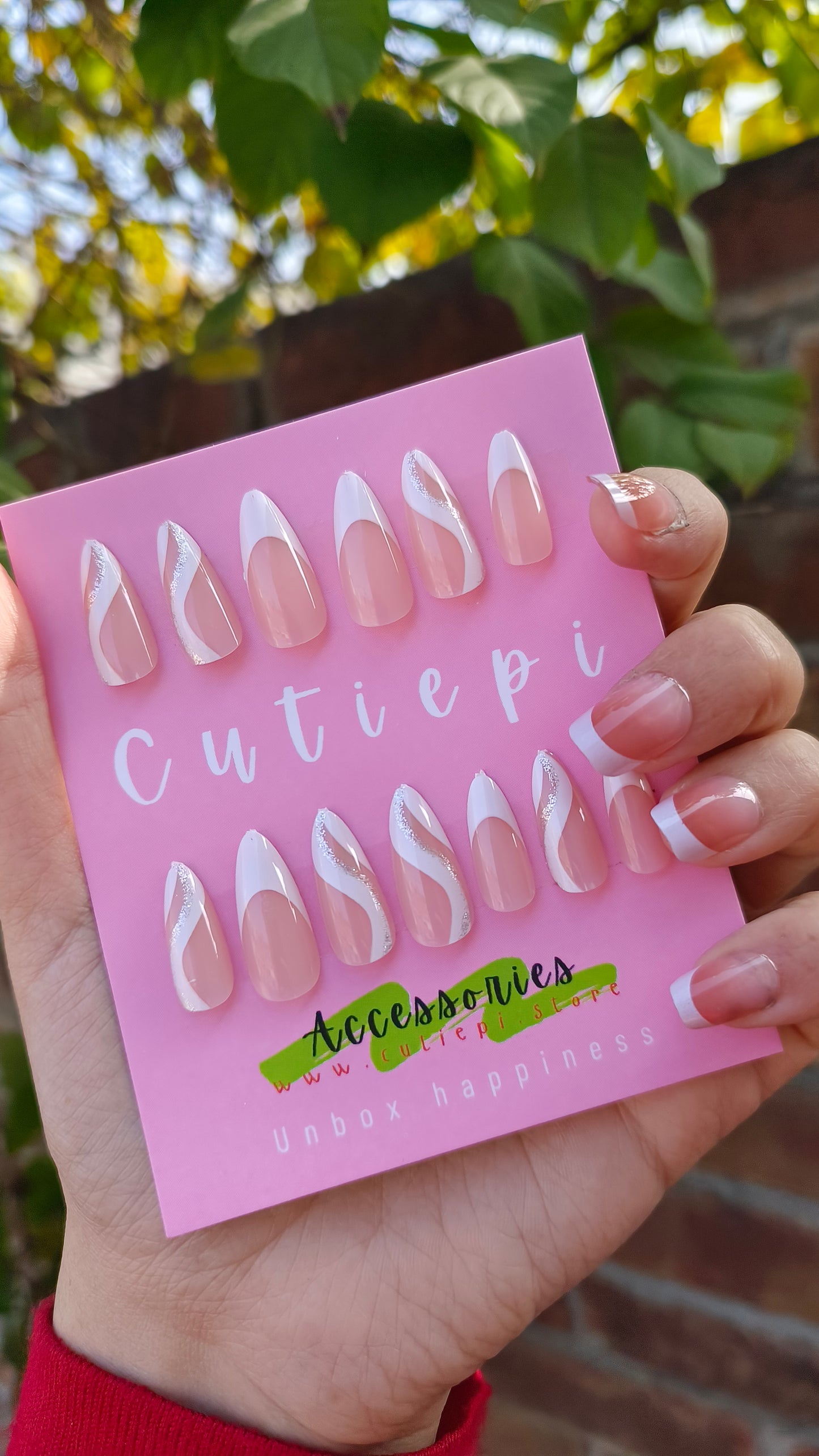 Glow Up: White Almond Spiral French Nails (24pcs with application kit)