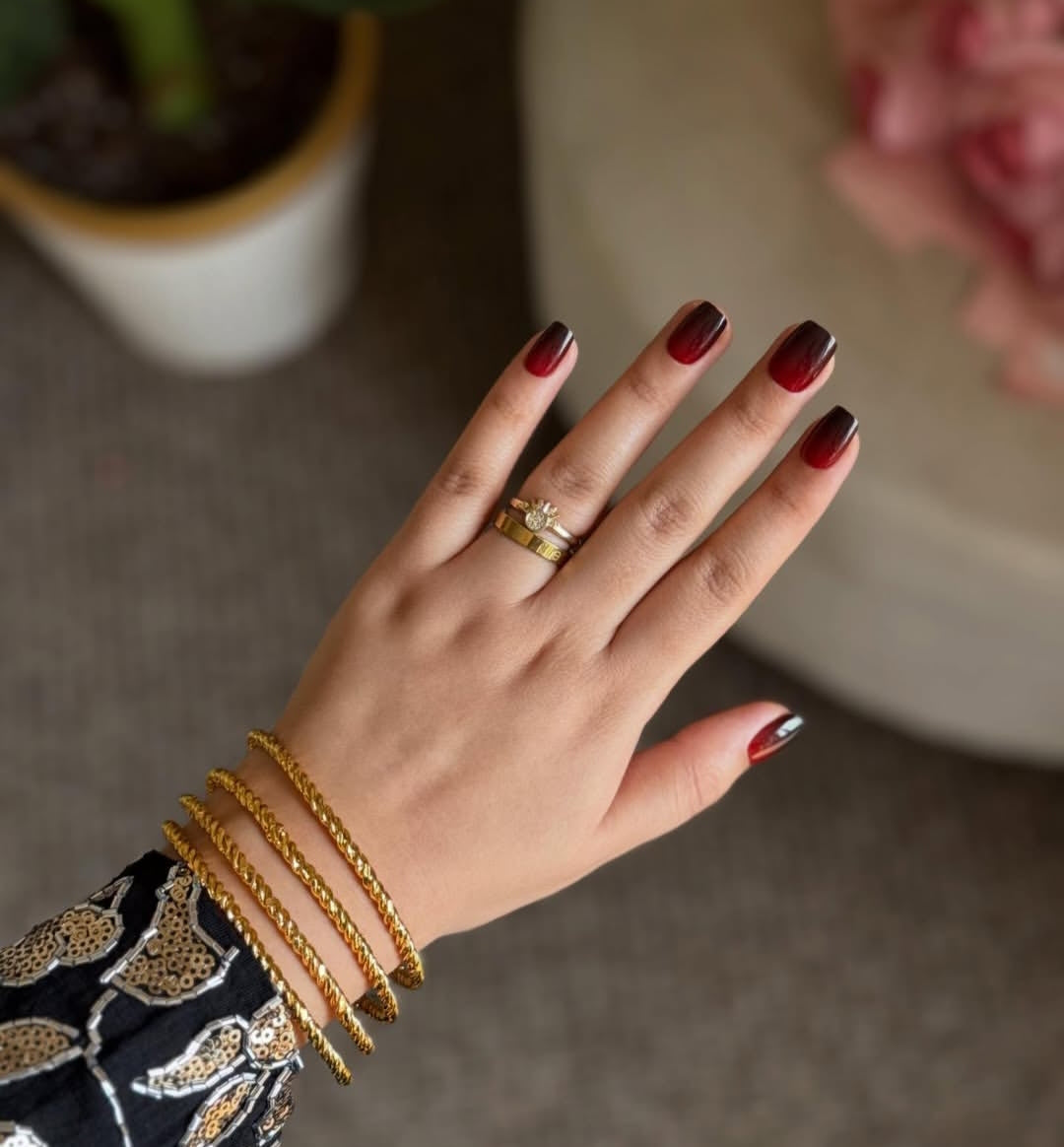 Red Noir – Mini Glossy Dual Shade Nails with Application Kit (Eid Special)