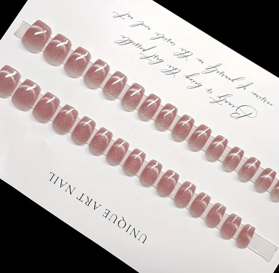 Clean girl– 30 pcs Premium Mini Cat eye Nails with Application Kit (Eid Special)