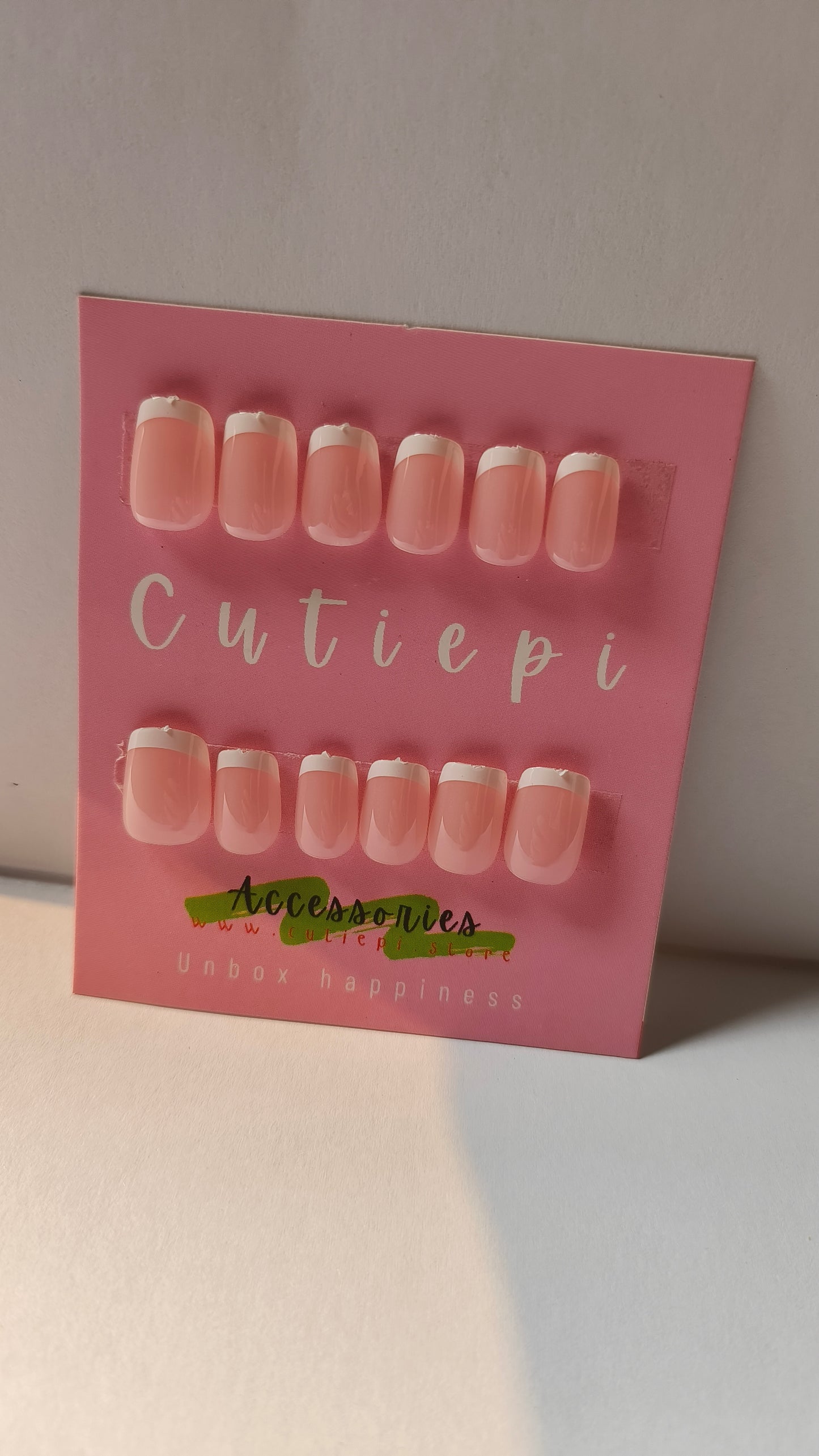 24pcs Medium French Tip Nails – Classic & Chic