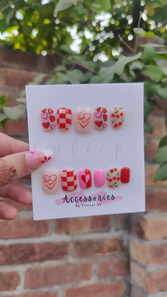 🎨 Funky Patterned Press-On Nail Set – Medium Length Nail Art Magic