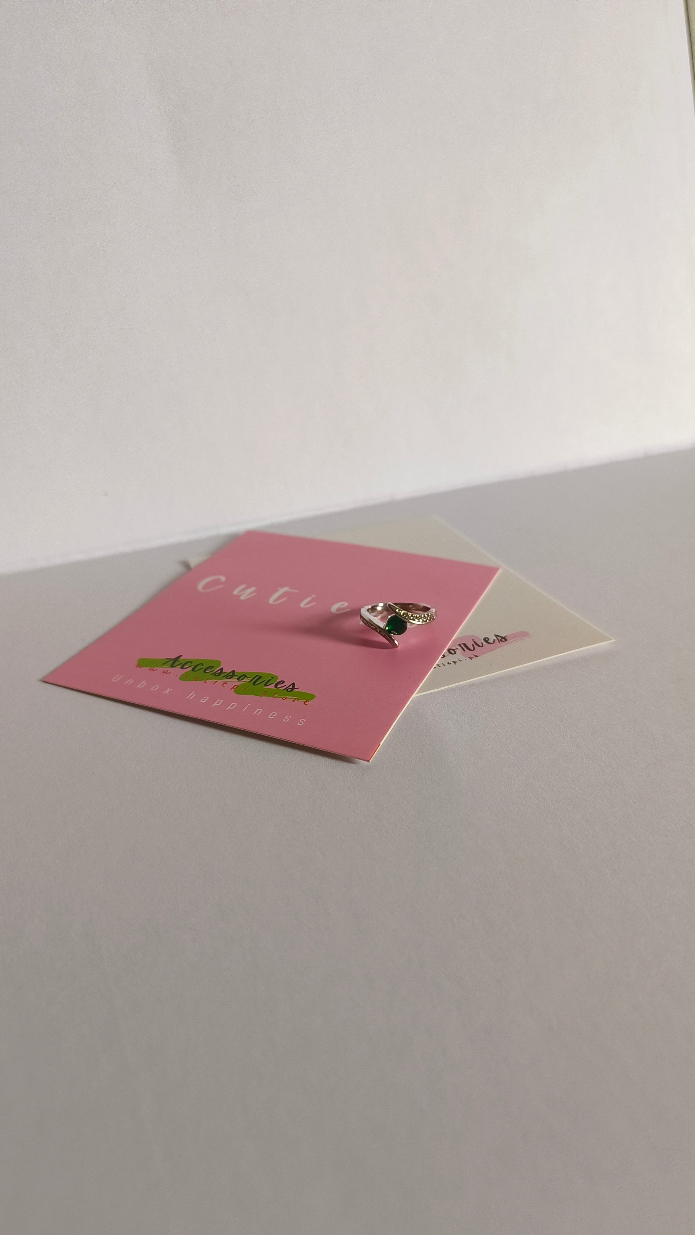 Elegant Green Zircon Silver Ring – Dazzling and Timeless Design