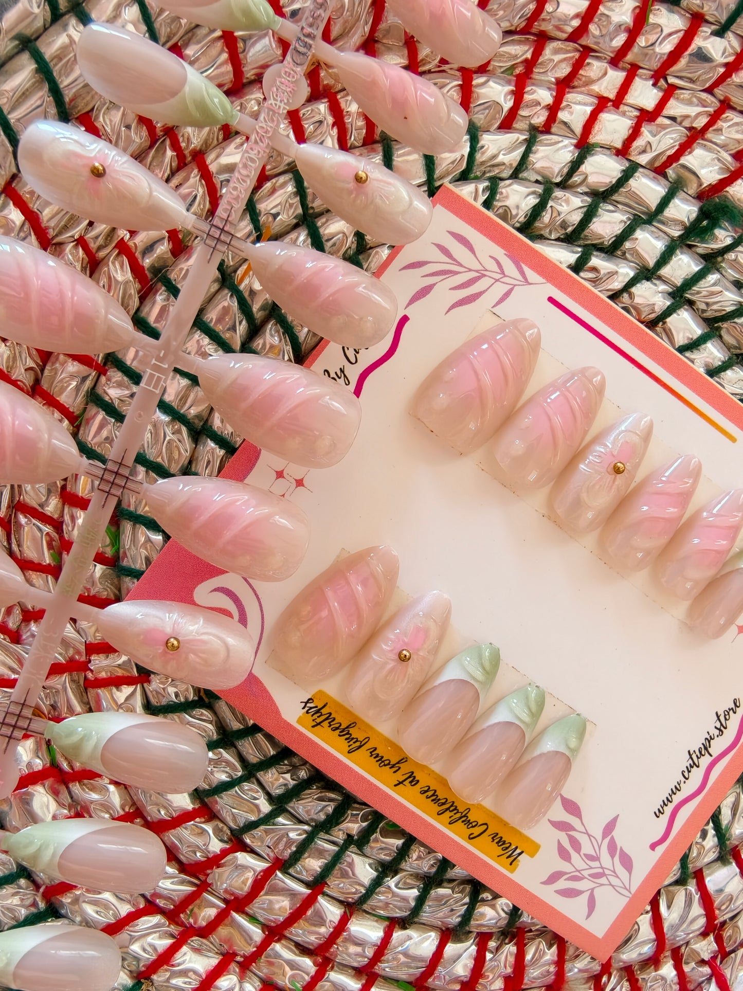 Display Land- Premium handmdae nails with Application kit