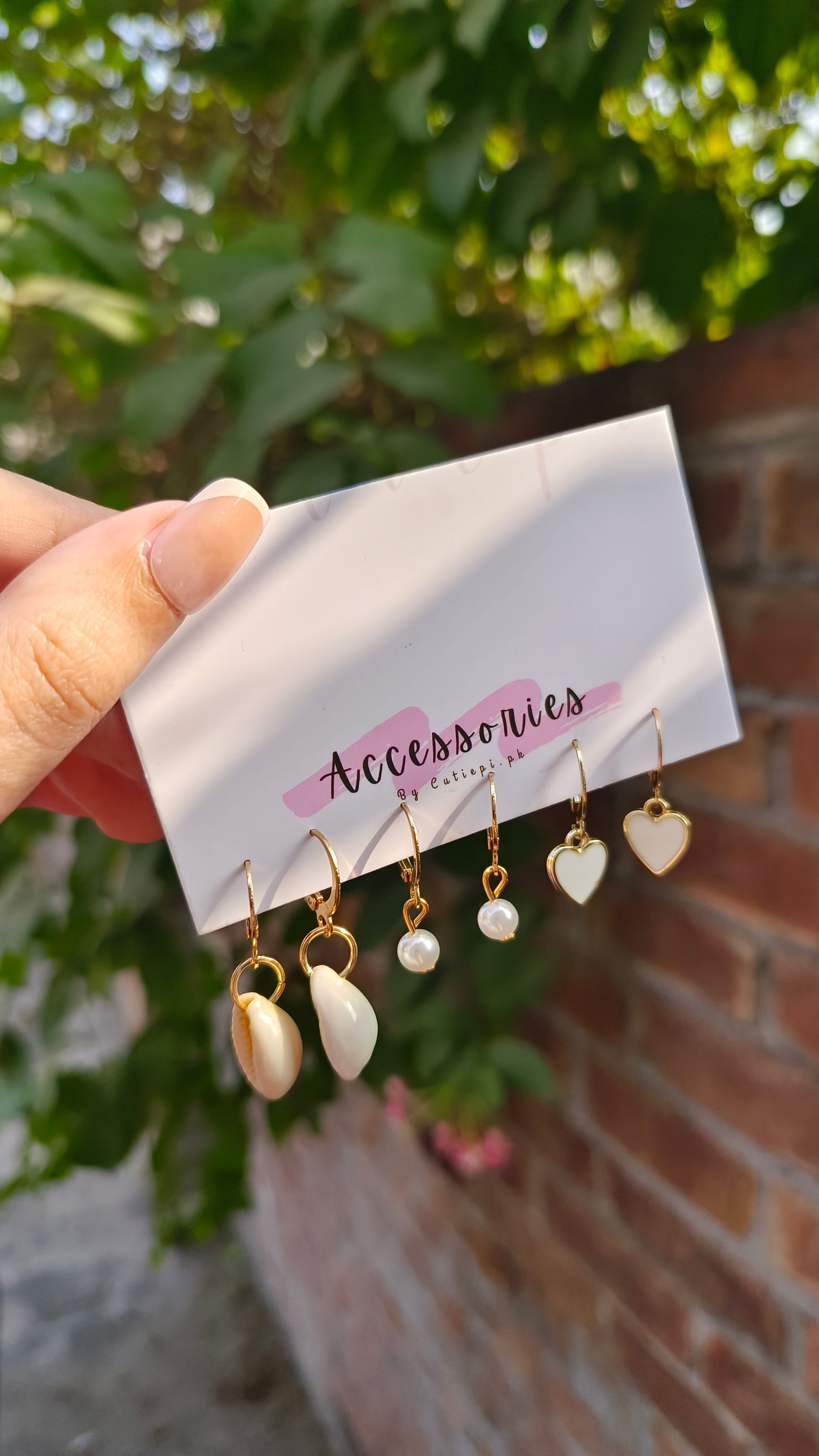 Shell & Heart Earrings – Minimalist & Cute Jewelry for Daily Wear